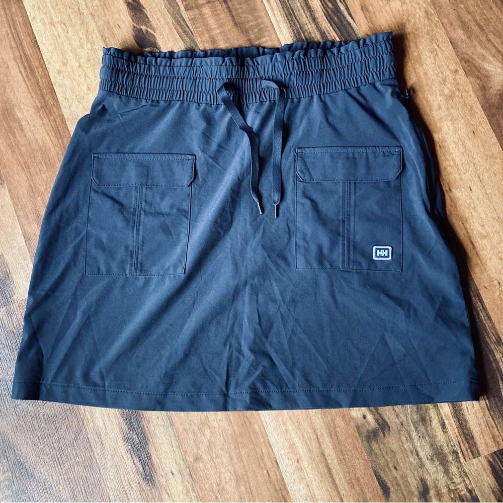 Helly Hansen navy blue pull on short lightweight skirt size Medium